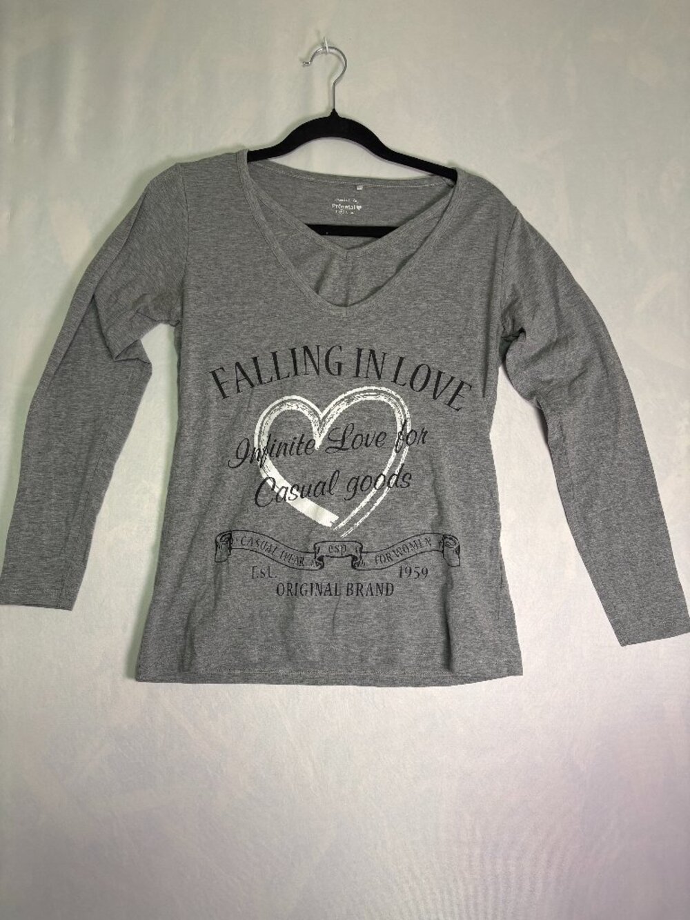 Prénatal Women's Medium Grey Falling in Love Heart Long Sleeve V Neck Top